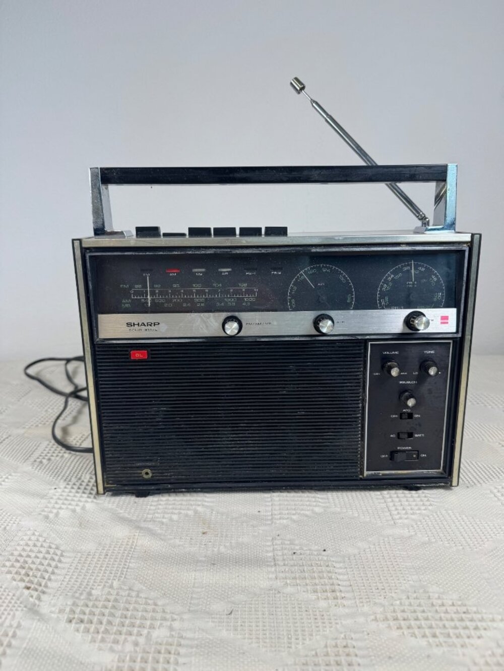 Sharp FV-18U Vintage Solid State Radio 1970s FM/AM/MB/AIR Bands Black Vintage